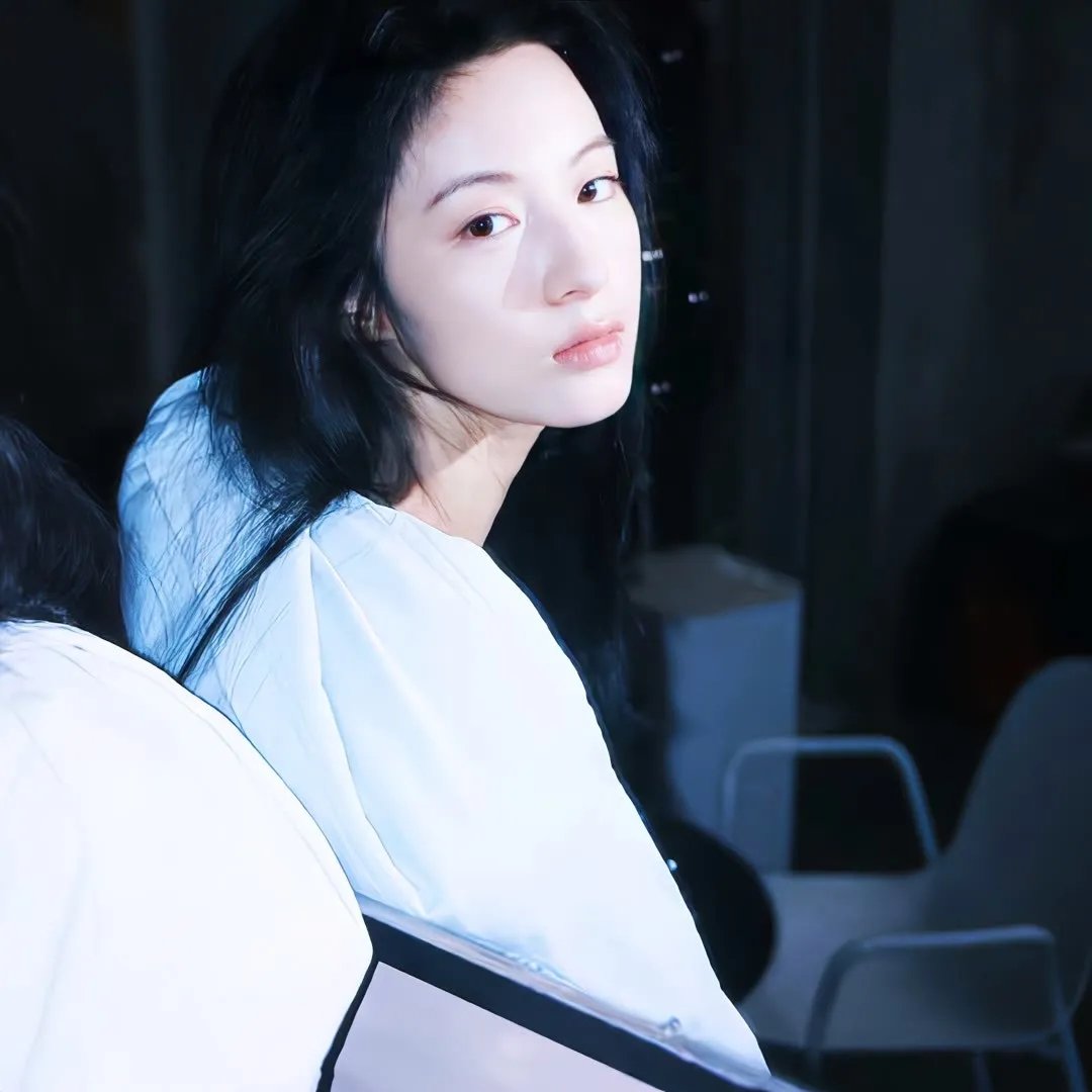 一脚踏上南天门，对面跪的全是神